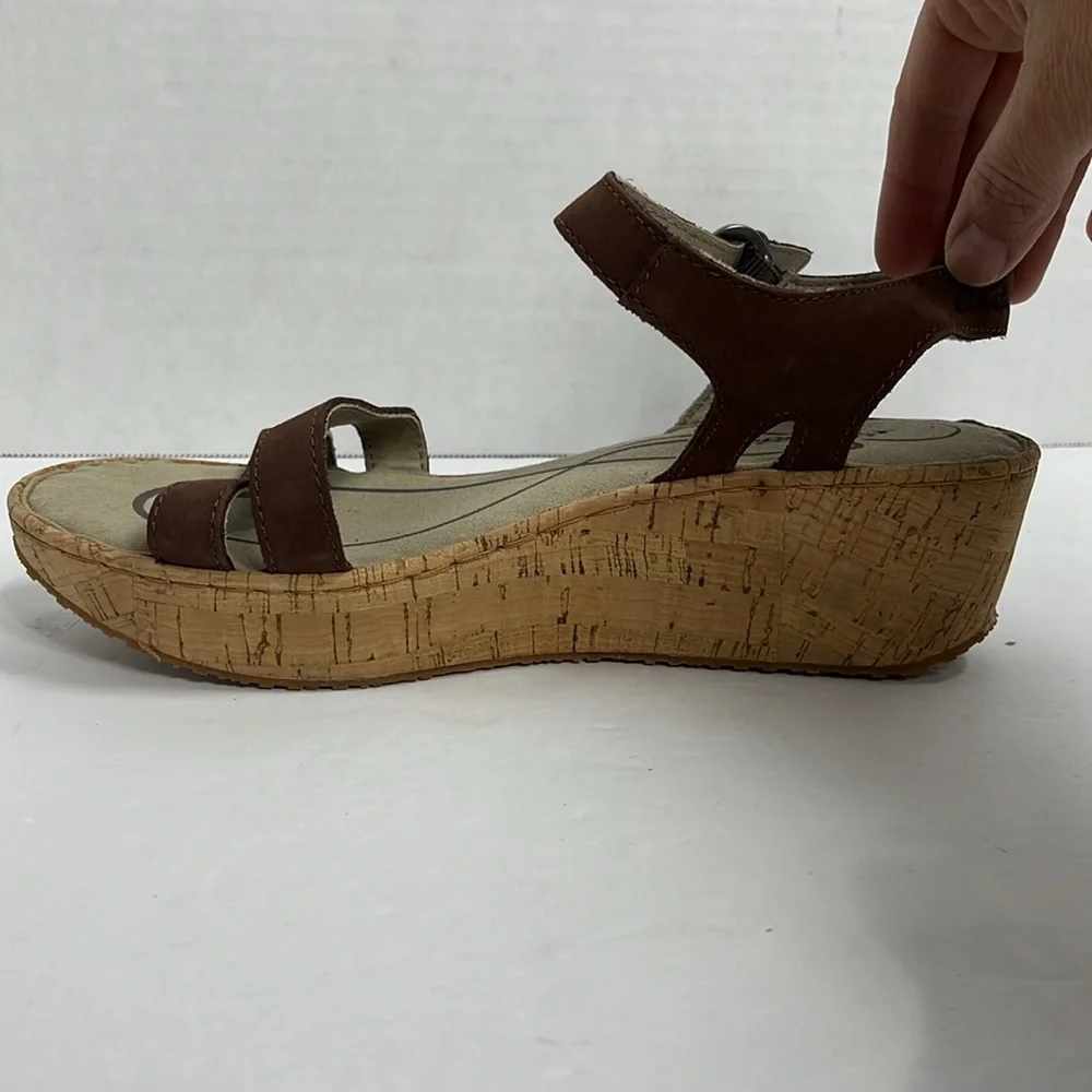 Eddie Bauer Kara ll Wedge Sandal brown size 8.5‎